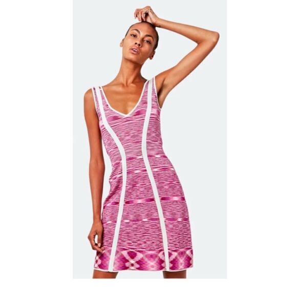 AS by DF St. Tropez Knit Deep V Neck Line Fit-&-Flare Mini Dress Size Medium NEW - Picture 3 of 10